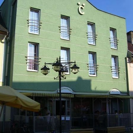 中央酒店 克雷姆尼察 外观 照片